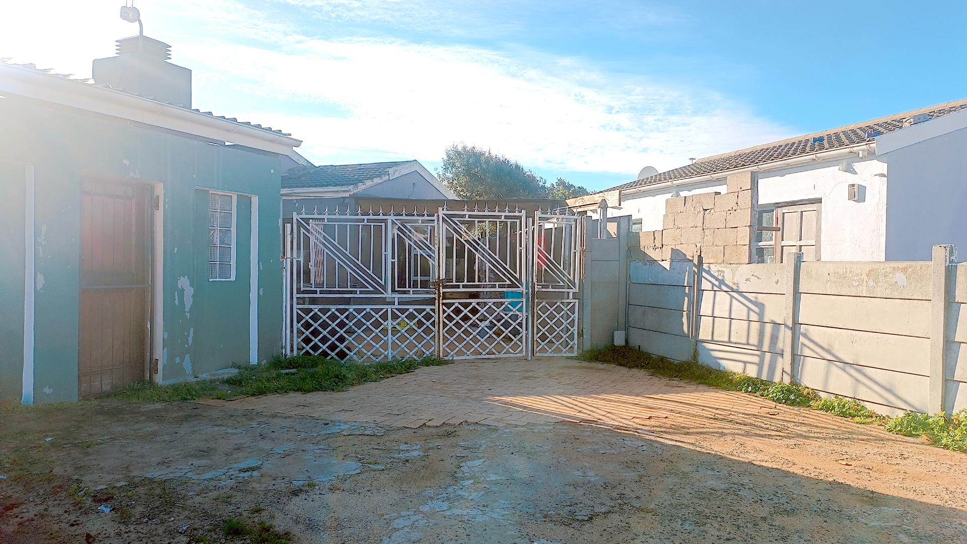 Front View of property in Joe Slovo Park