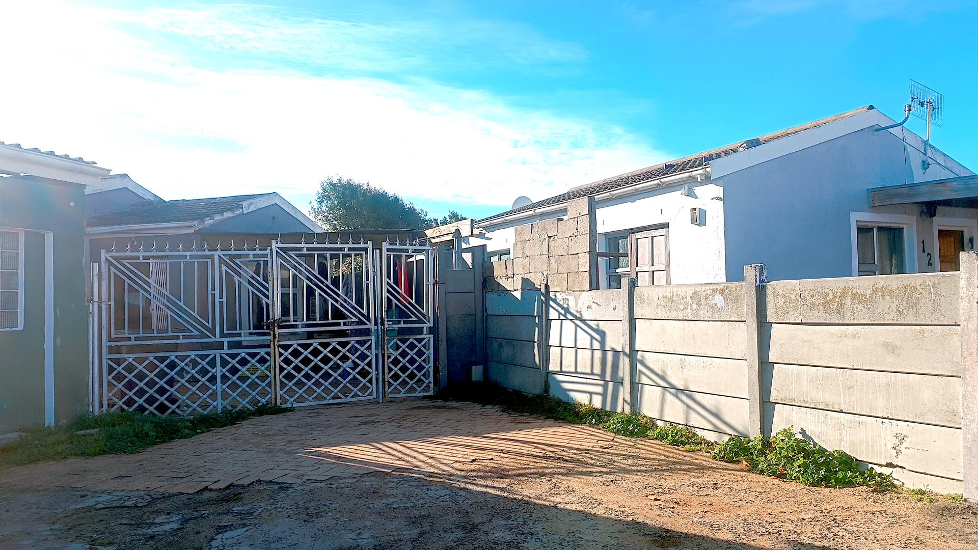 Front View of property in Joe Slovo Park