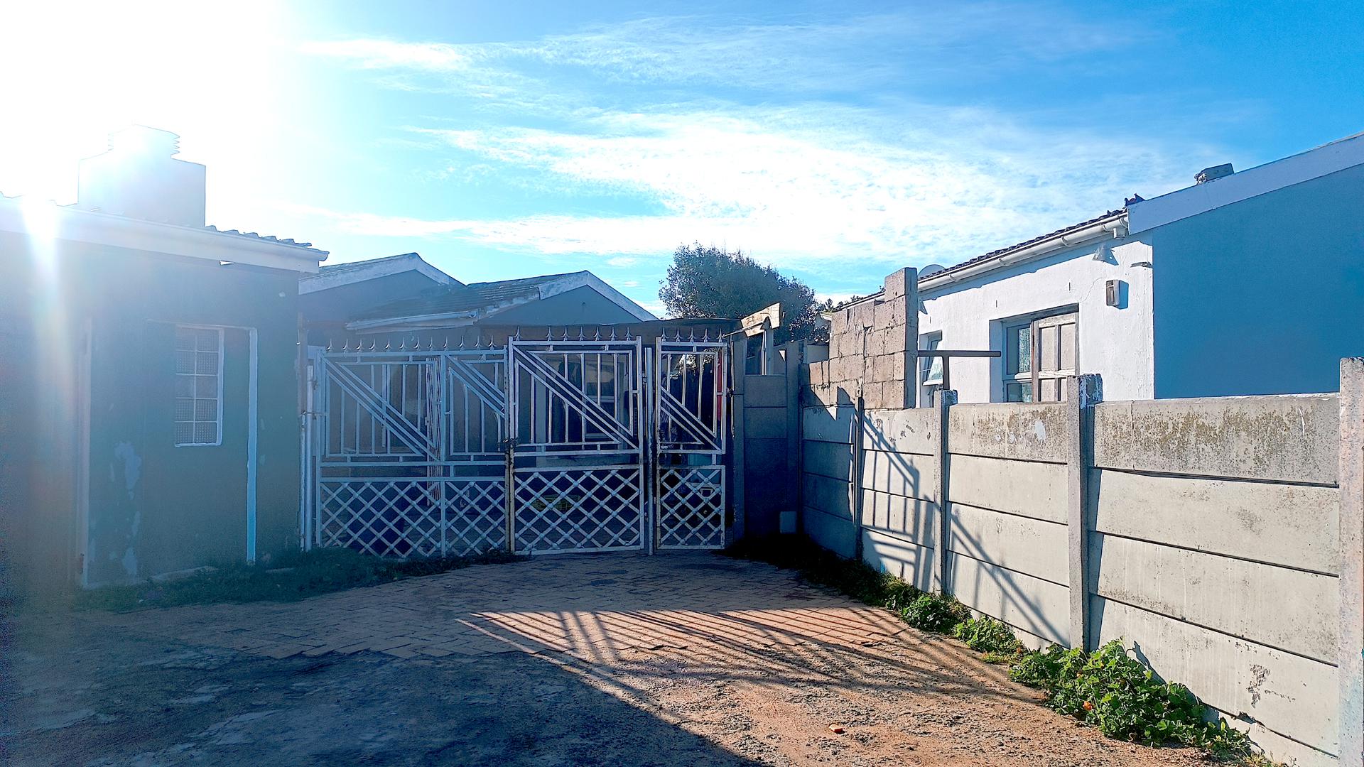 Front View of property in Joe Slovo Park