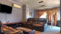 Lounges of property in Joe Slovo Park
