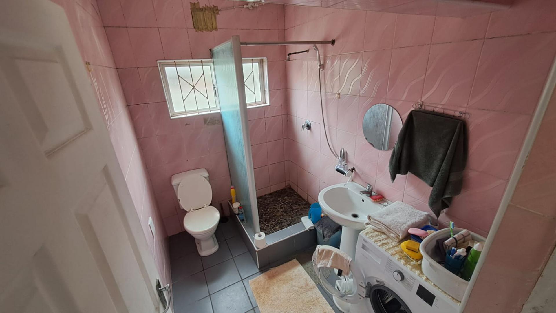 Bathroom 1 of property in Austerville