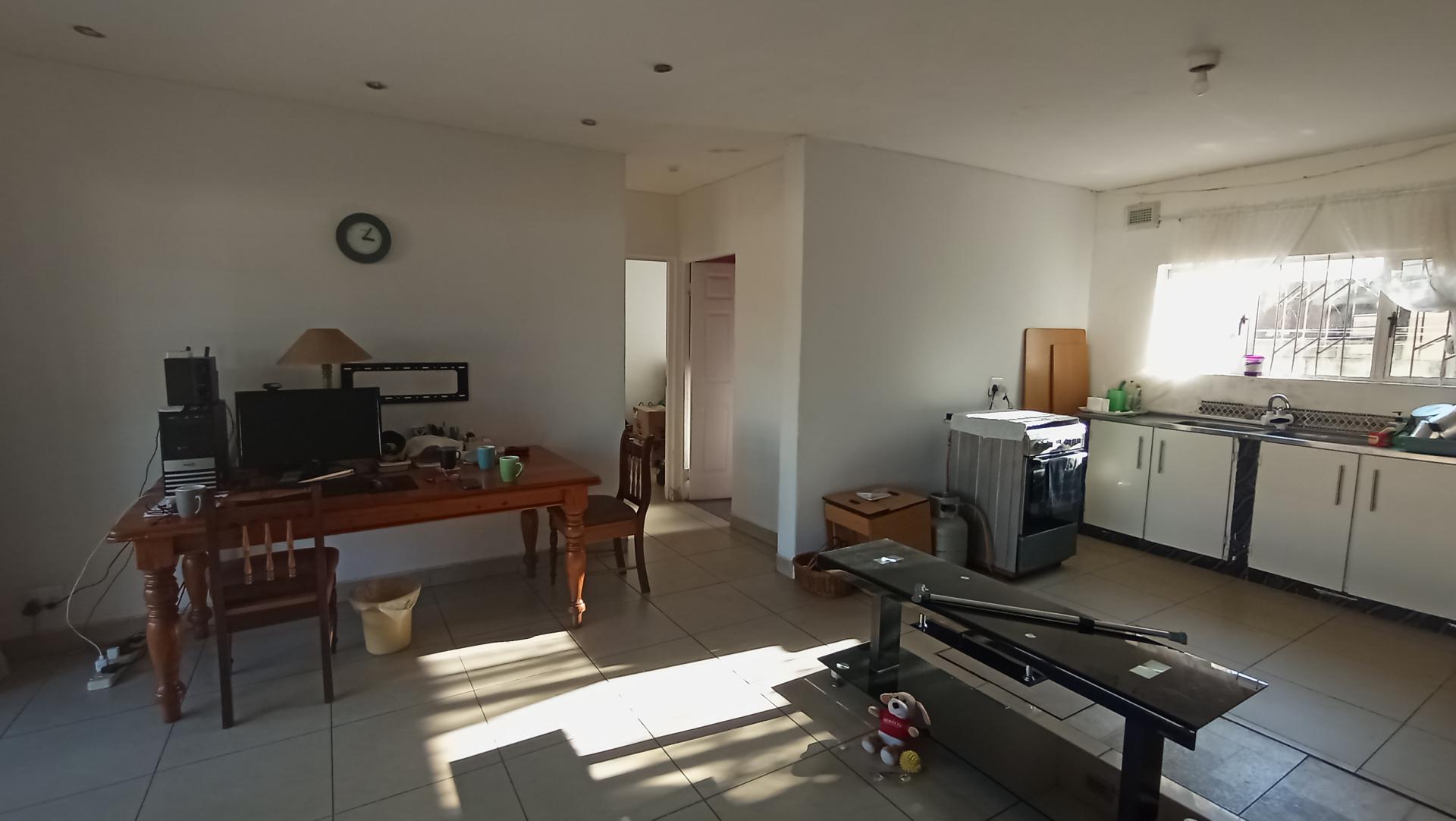 Lounges - 21 square meters of property in Austerville