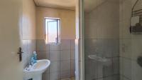 Bathroom 1 - 4 square meters of property in Cruywagenpark