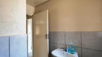 Bathroom 1 - 4 square meters of property in Cruywagenpark
