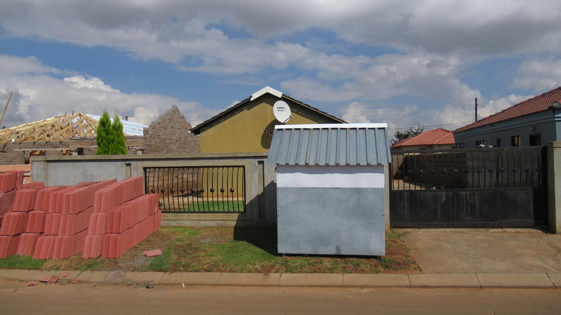 Front View of property in Protea Glen