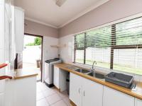 Kitchen of property in Vincent Heights