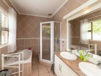 Main Bathroom of property in Vincent Heights