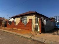 Front View of property in Naledi