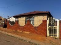 Front View of property in Naledi