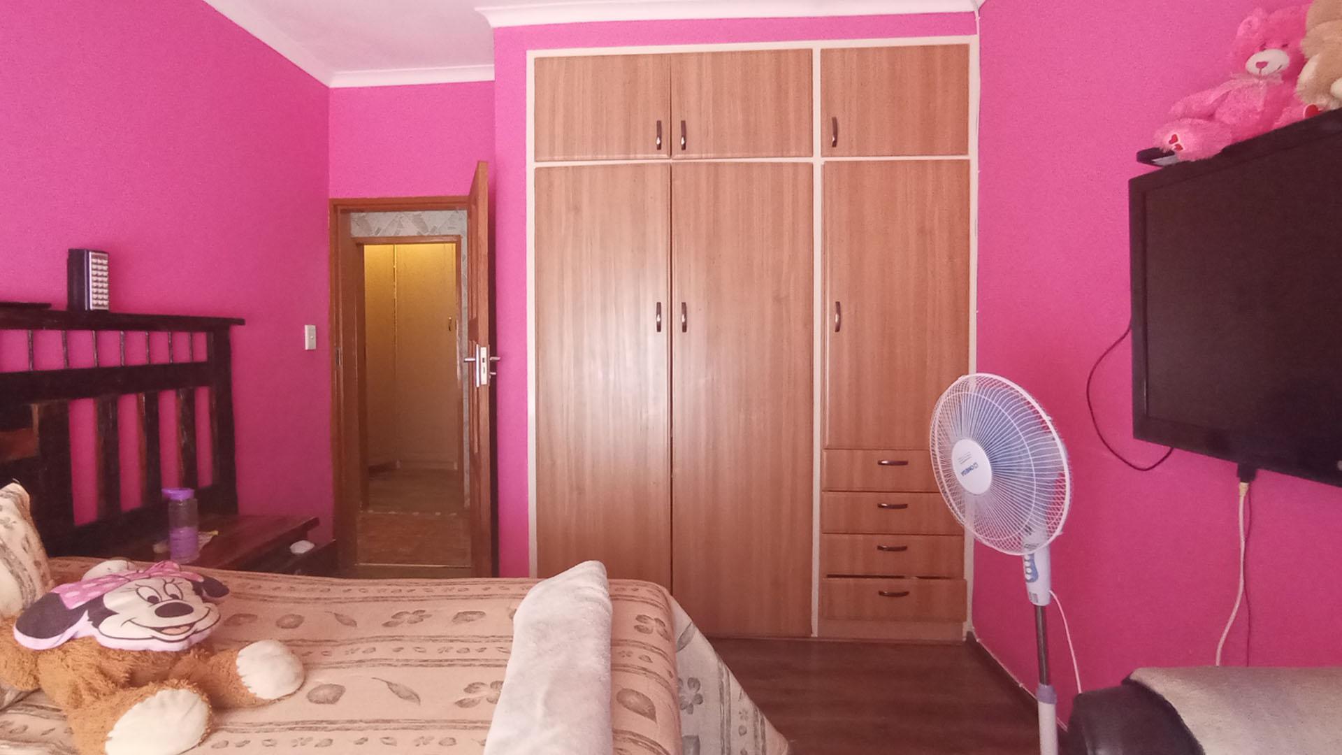 Bed Room 3 - 14 square meters of property in Ninapark