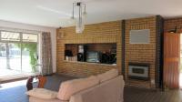 Lounges - 41 square meters of property in Vanderbijlpark