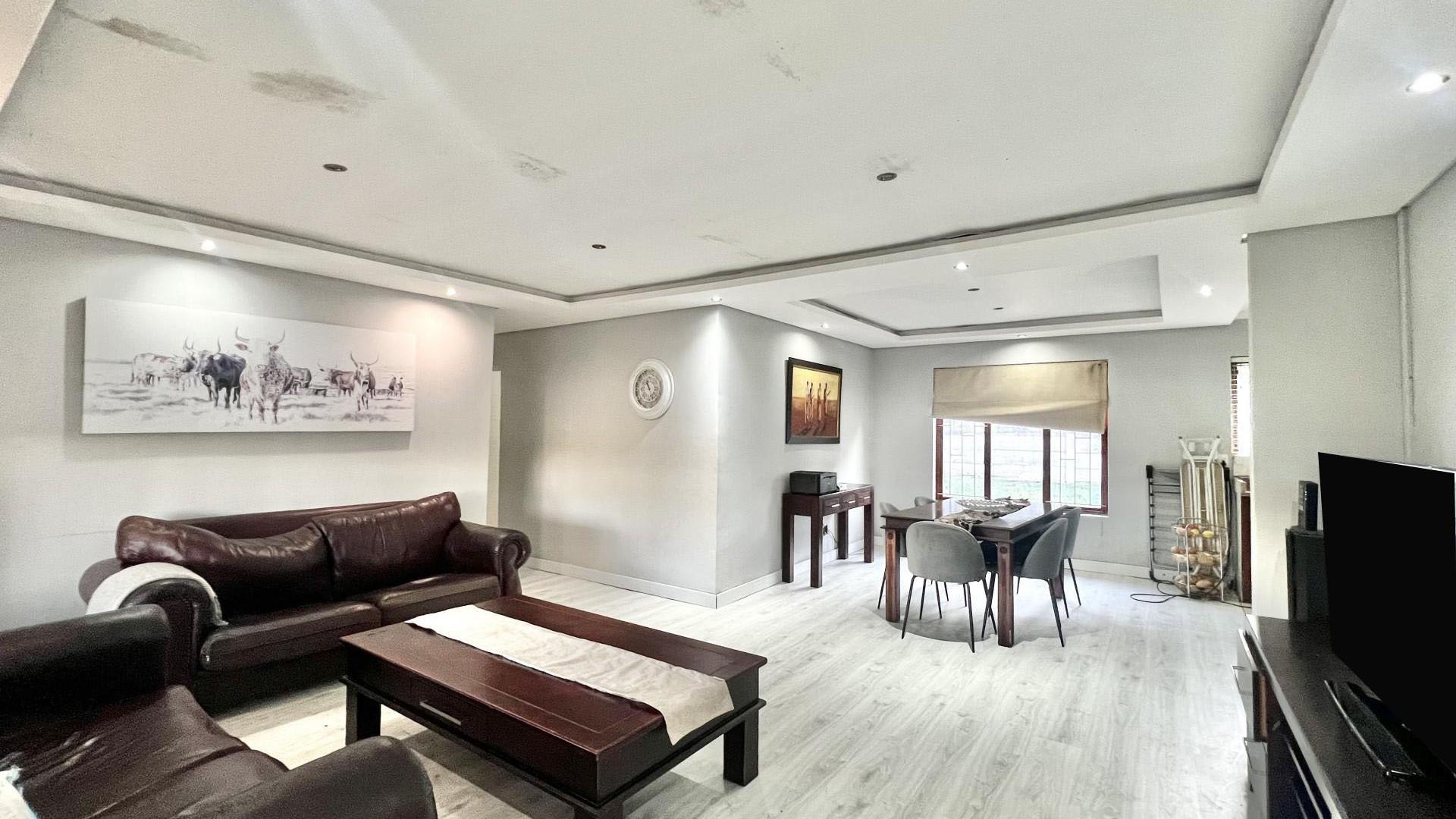 Lounges - 25 square meters of property in Pelham