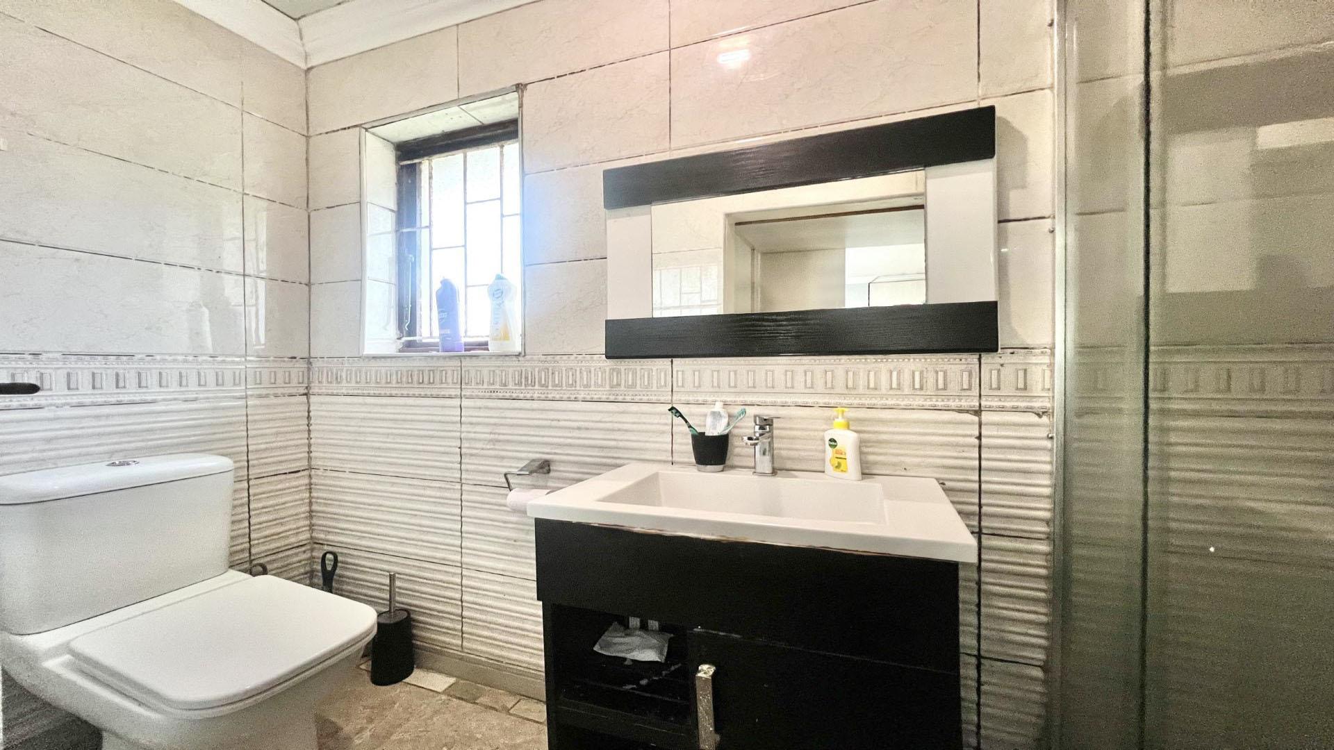 Main Bathroom - 4 square meters of property in Pelham