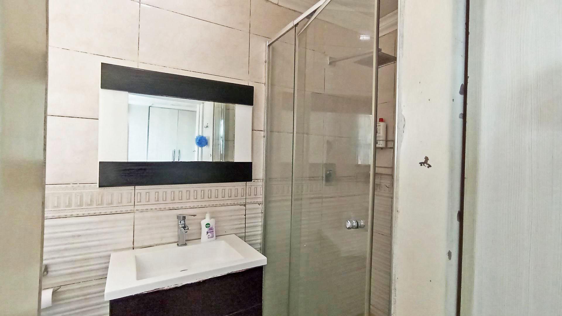 Main Bathroom - 4 square meters of property in Pelham