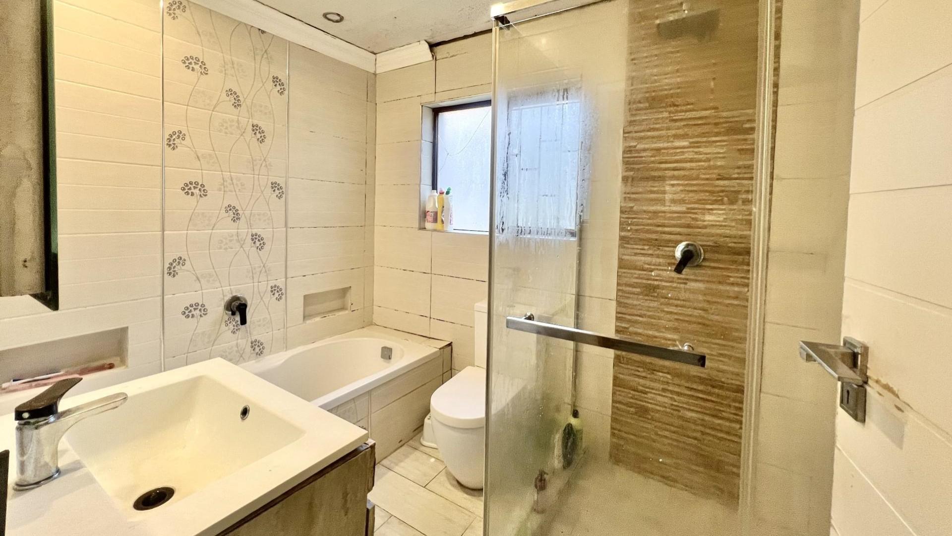 Bathroom 1 - 6 square meters of property in Pelham