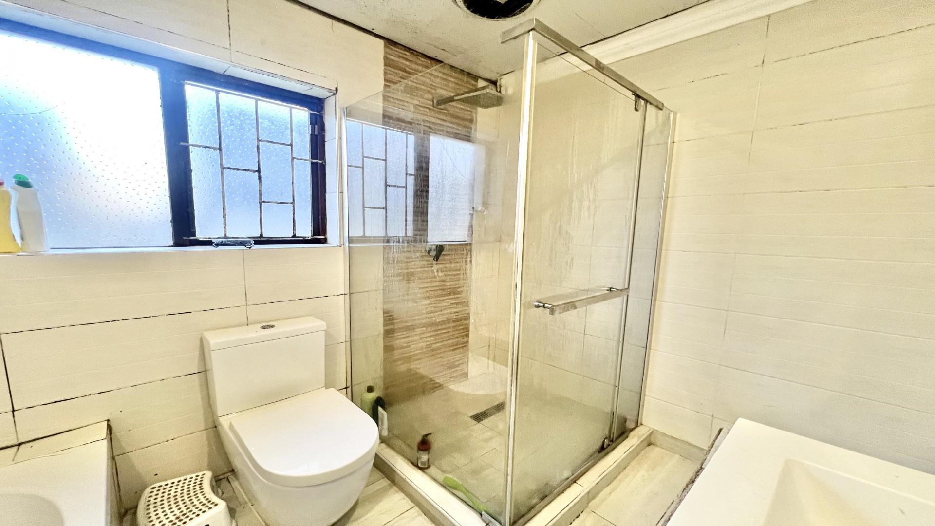 Bathroom 1 - 6 square meters of property in Pelham
