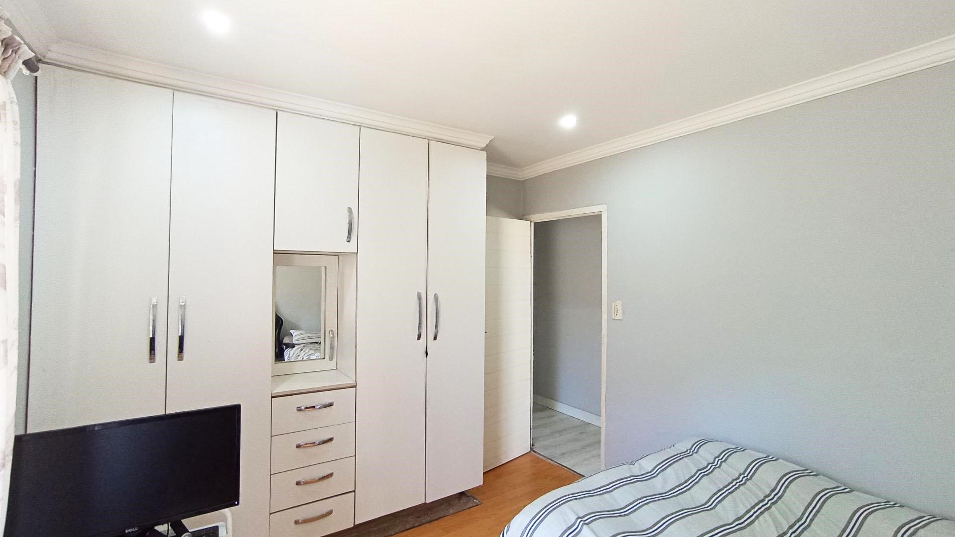 Bed Room 1 - 12 square meters of property in Pelham