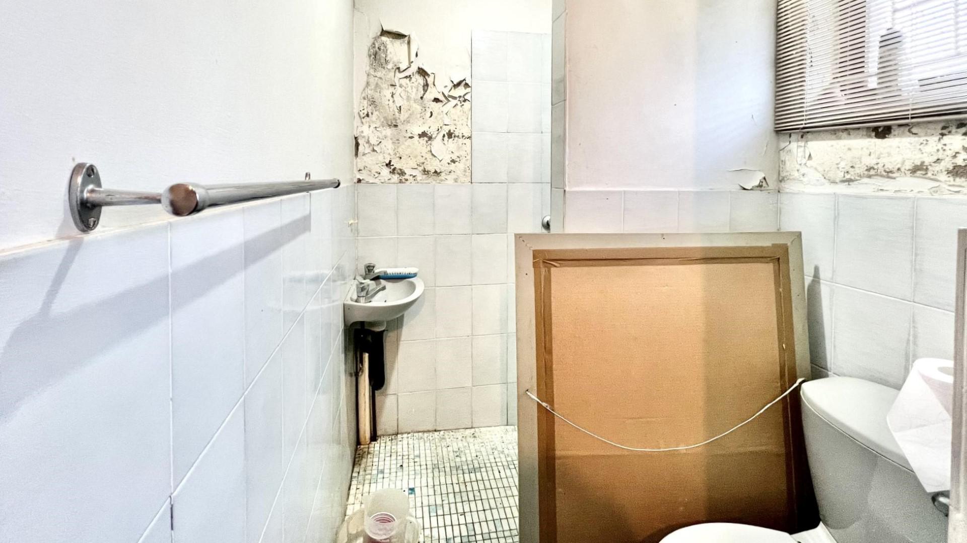 Bathroom 2 - 3 square meters of property in Pelham