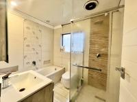 Main Bathroom of property in Pelham