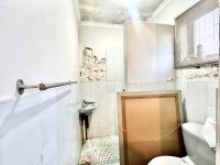 Bathroom 2 of property in Pelham