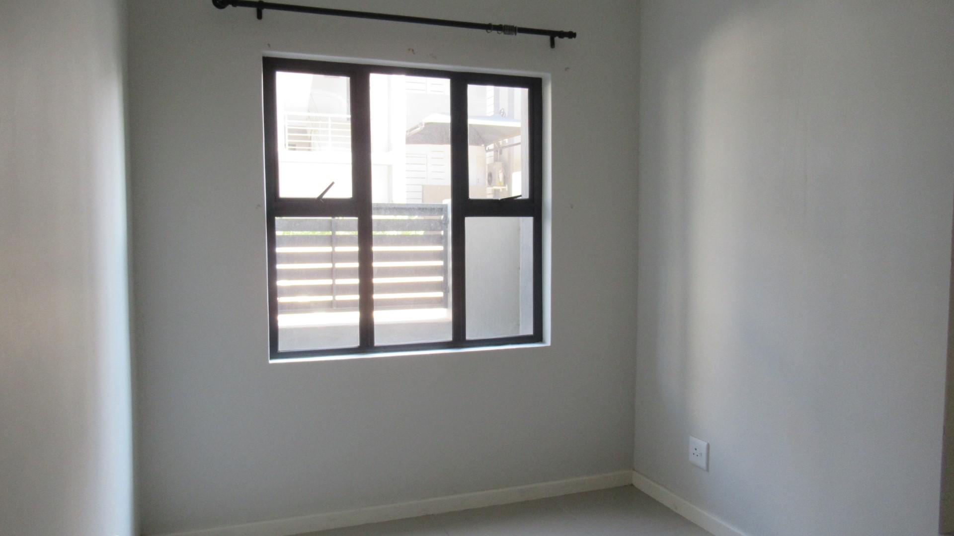 Main Bedroom - 9 square meters of property in Halfway Gardens