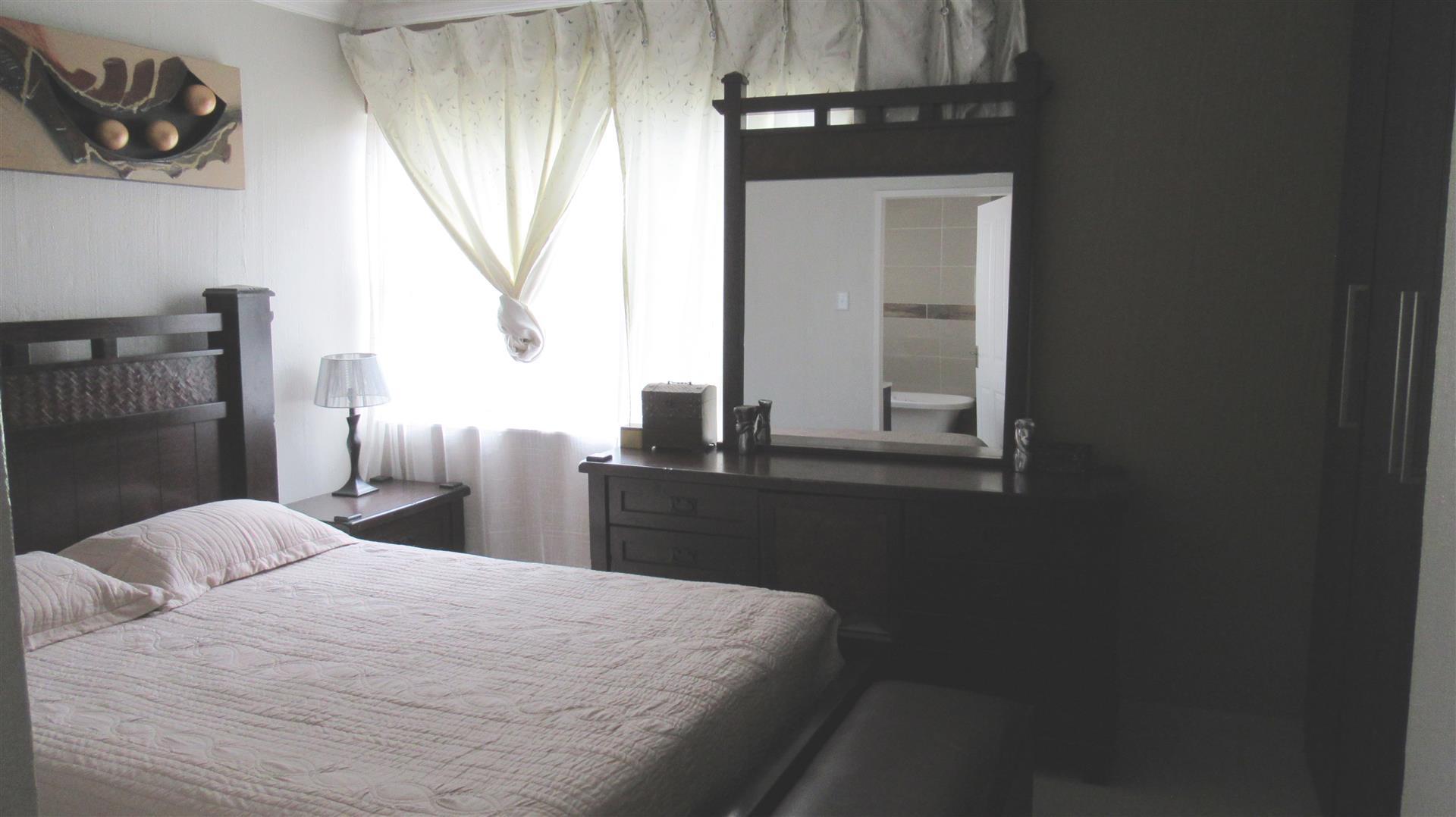 Main Bedroom - 11 square meters of property in Glenanda