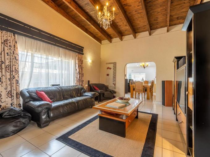 4 Bedroom House for Sale For Sale in Regents Park - MR438197