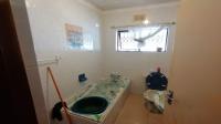 Bathroom 1 - 4 square meters of property in Brackenham