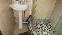 Bathroom 1 - 4 square meters of property in Brackenham
