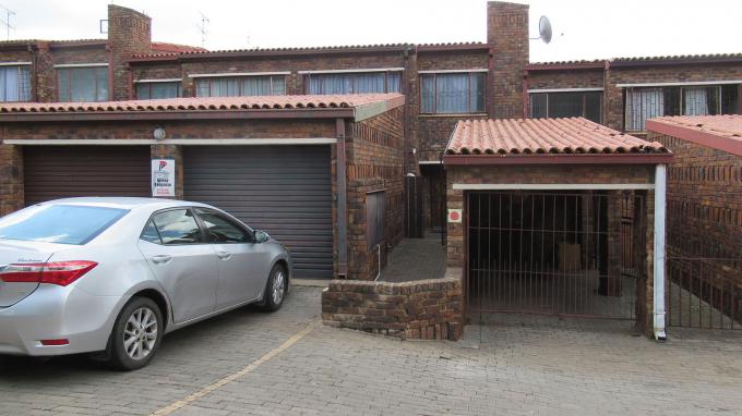 Standard Bank SIE Sale In Execution 3 Bedroom Sectional Title for Sale in Windsor West - MR438303