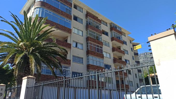 2 Bedroom Apartment for Sale For Sale in Vredehoek - Home Sell - MR438569