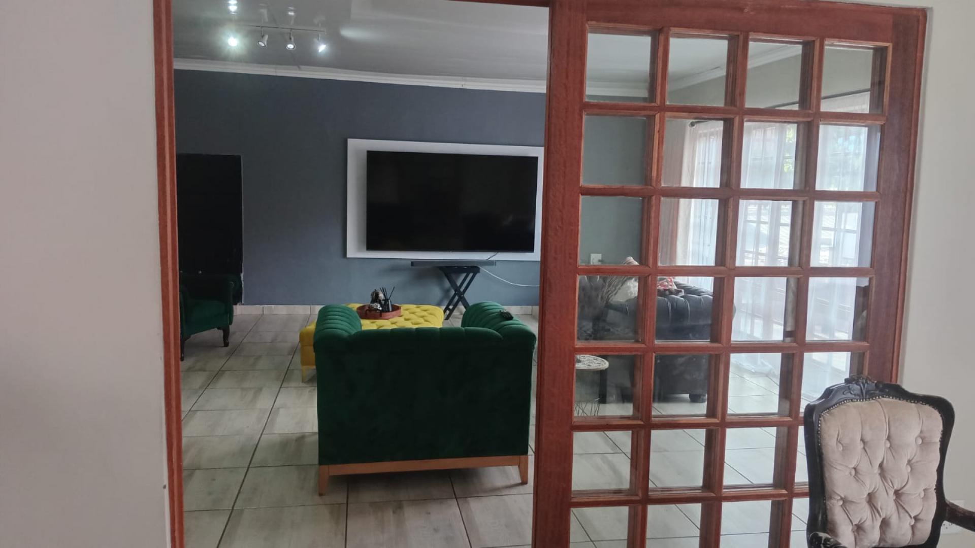 Lounges of property in Bloemfontein