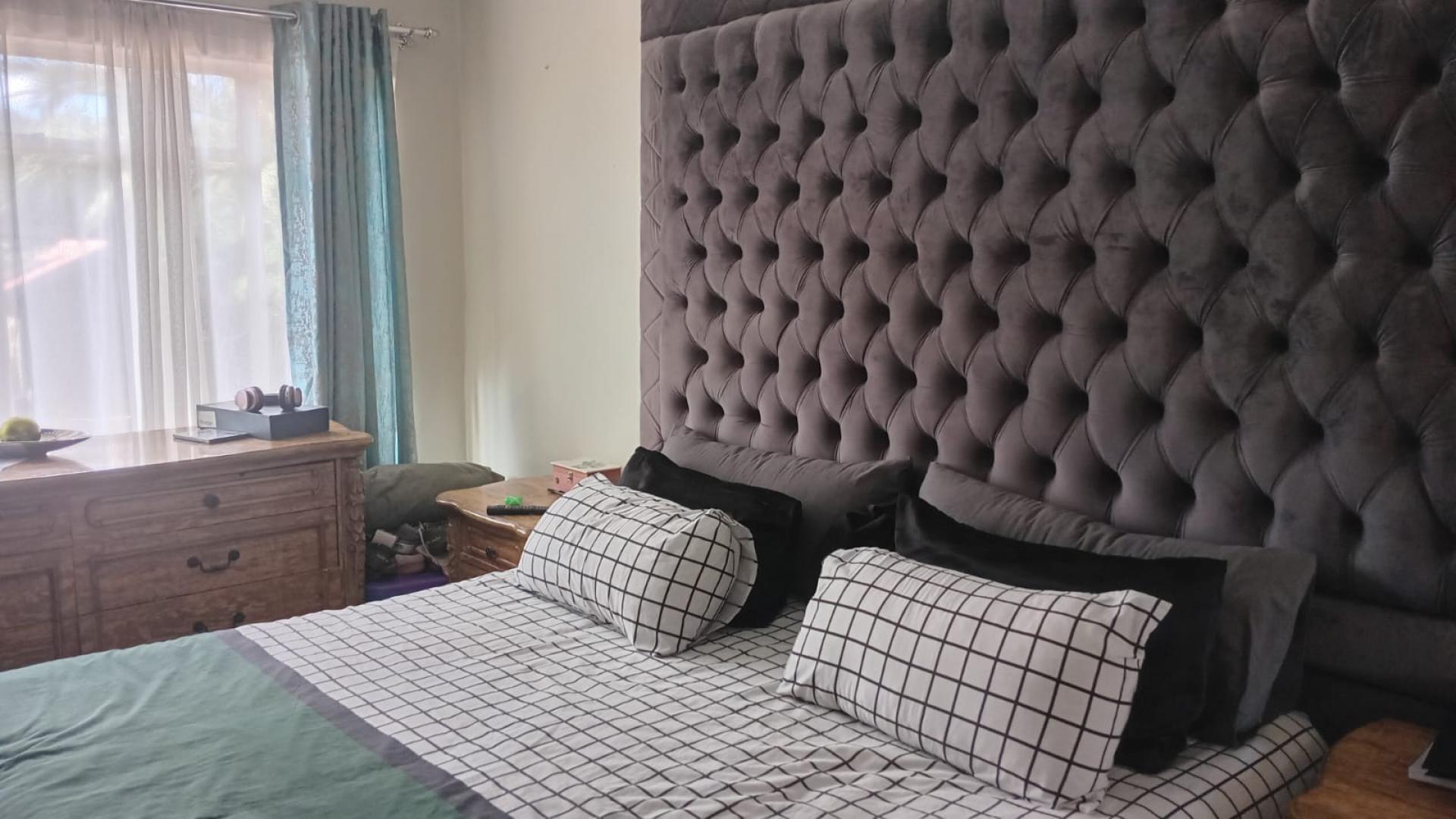 Bed Room 1 of property in Bloemfontein
