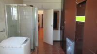 Bathroom 1 - 41 square meters of property in Middelvlei AH