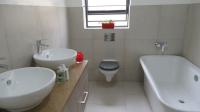 Main Bathroom - 10 square meters of property in Norwood