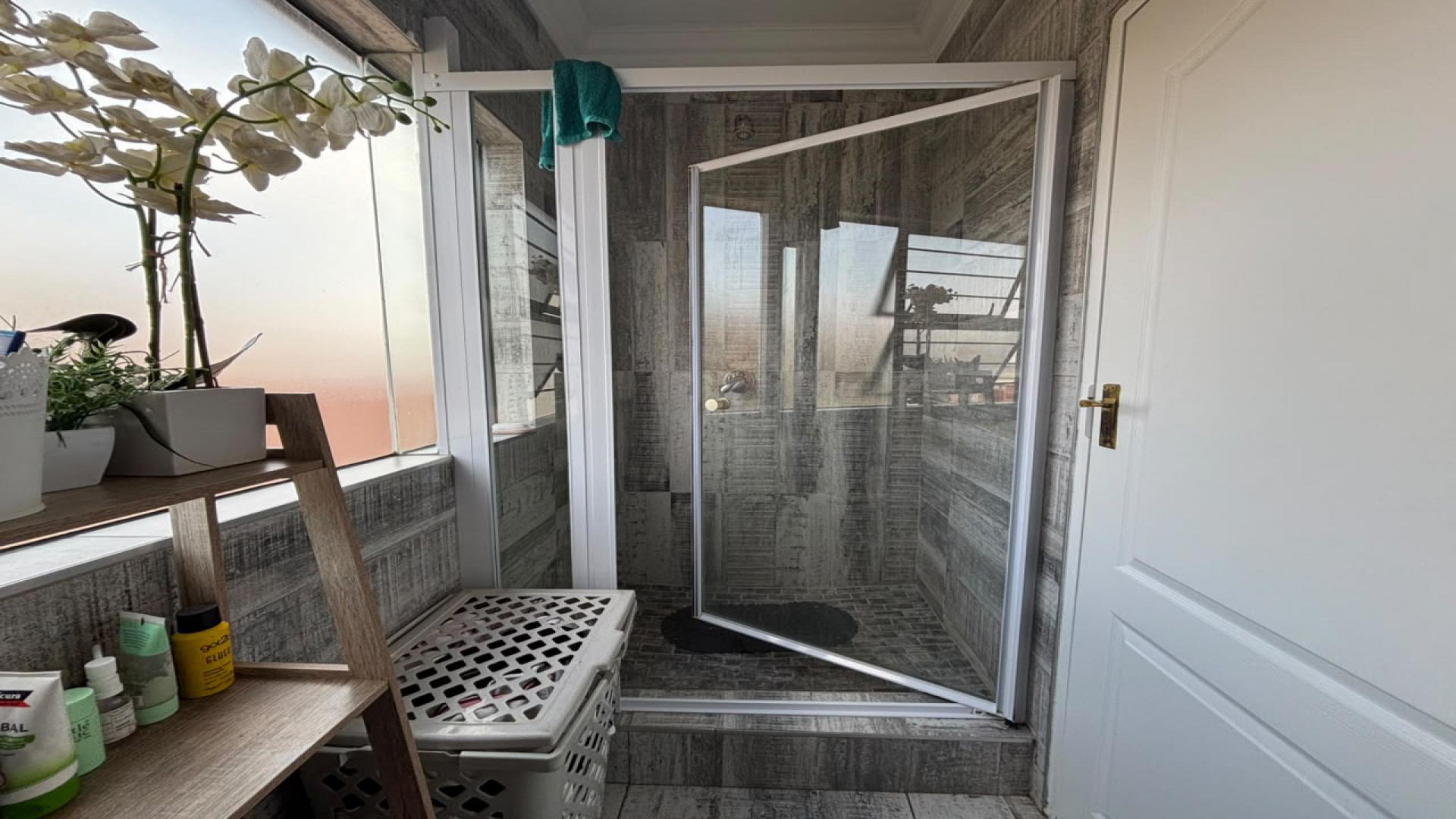 Bathroom 1 of property in Bassonia Rock