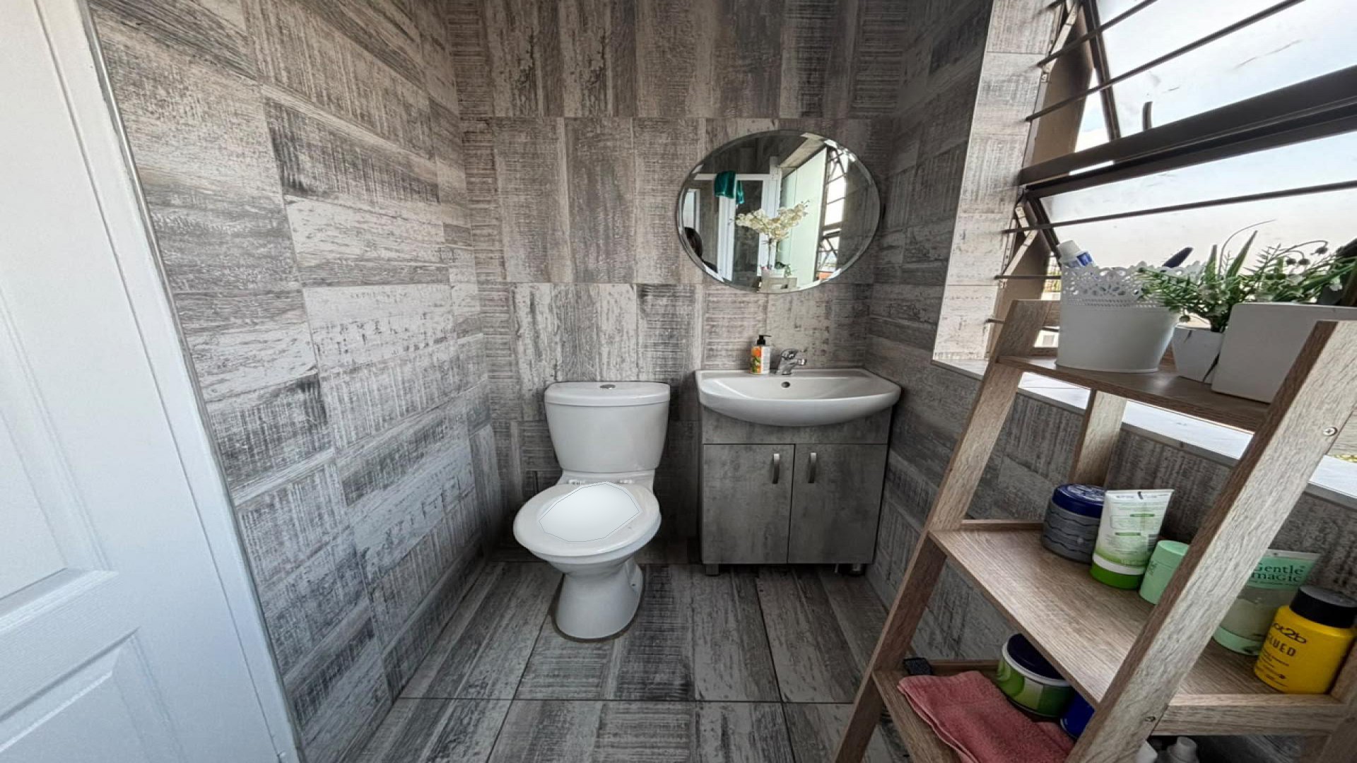 Bathroom 1 of property in Bassonia Rock