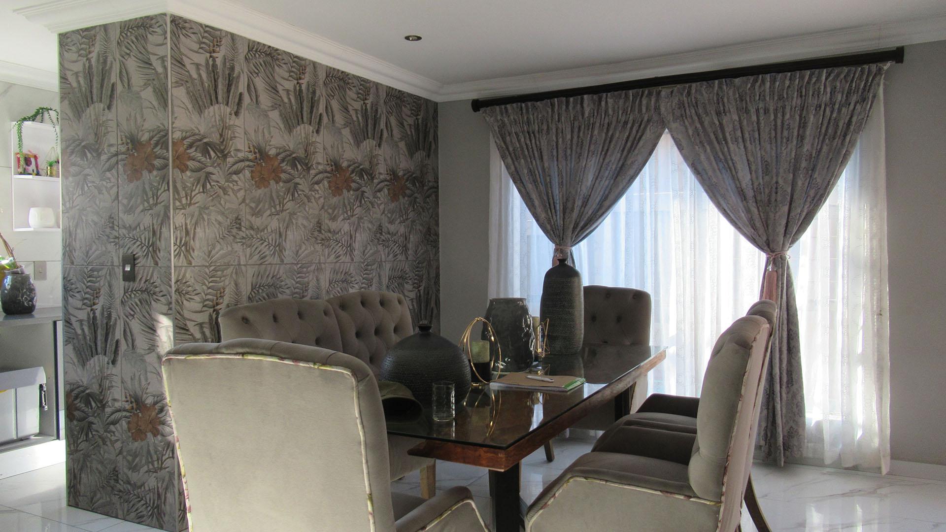 Dining Room - 22 square meters of property in Bassonia Rock