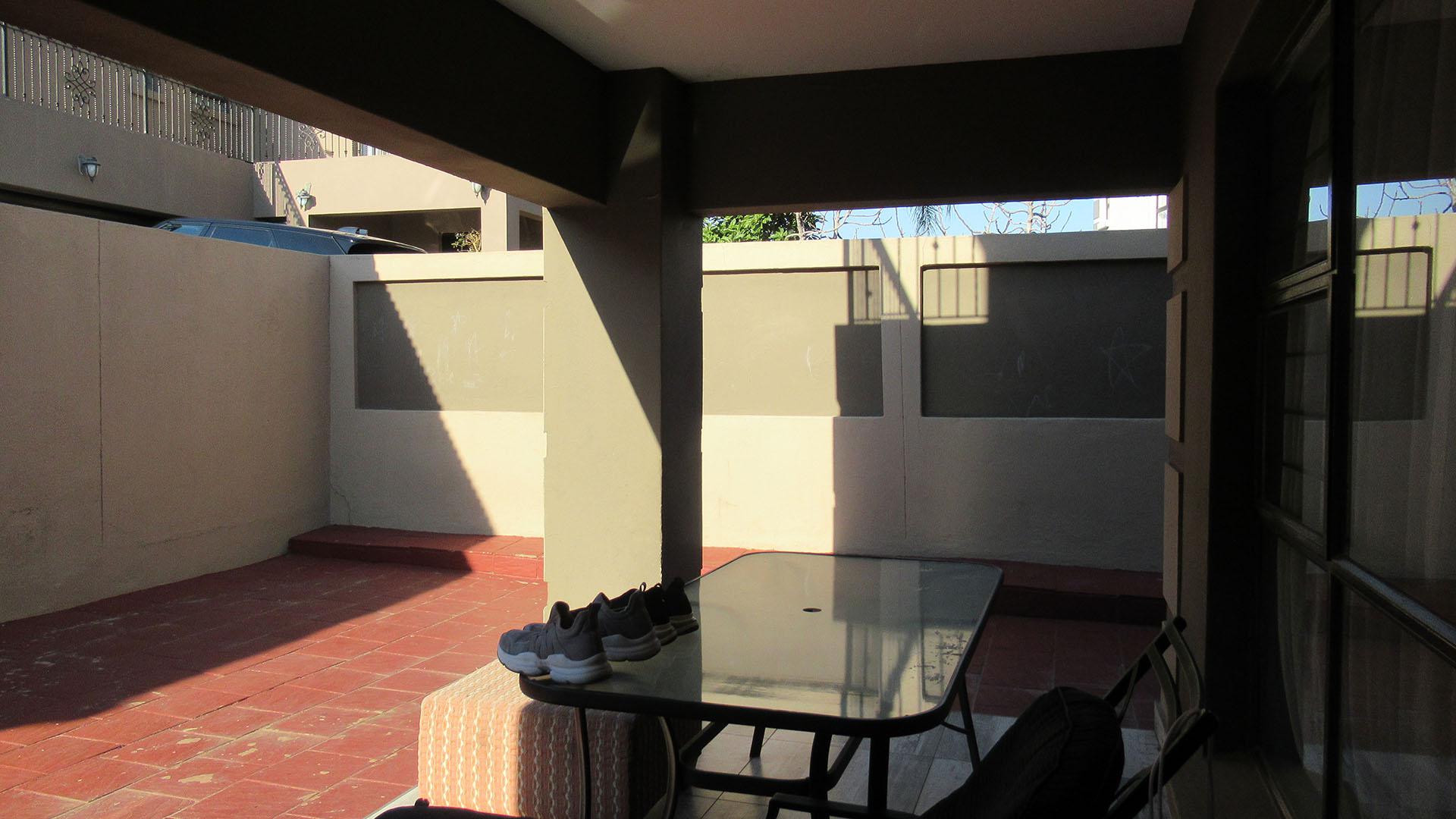 Patio - 11 square meters of property in Bassonia Rock