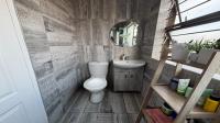 Bathroom 1 of property in Bassonia Rock