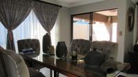Dining Room - 22 square meters of property in Bassonia Rock