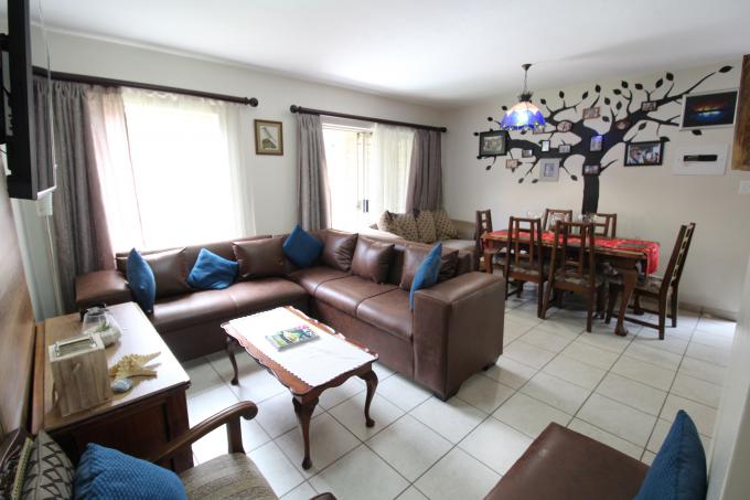 2 Bedroom Sectional Title for Sale For Sale in Die Hoewes - MR439169