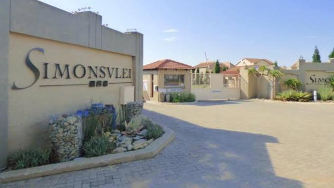 2 Bedroom Sectional Title for Sale and to Rent For Sale in Rynfield - Private Sale - MR439401