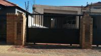 2 Bedroom 1 Bathroom House for Sale for sale in Protea Glen