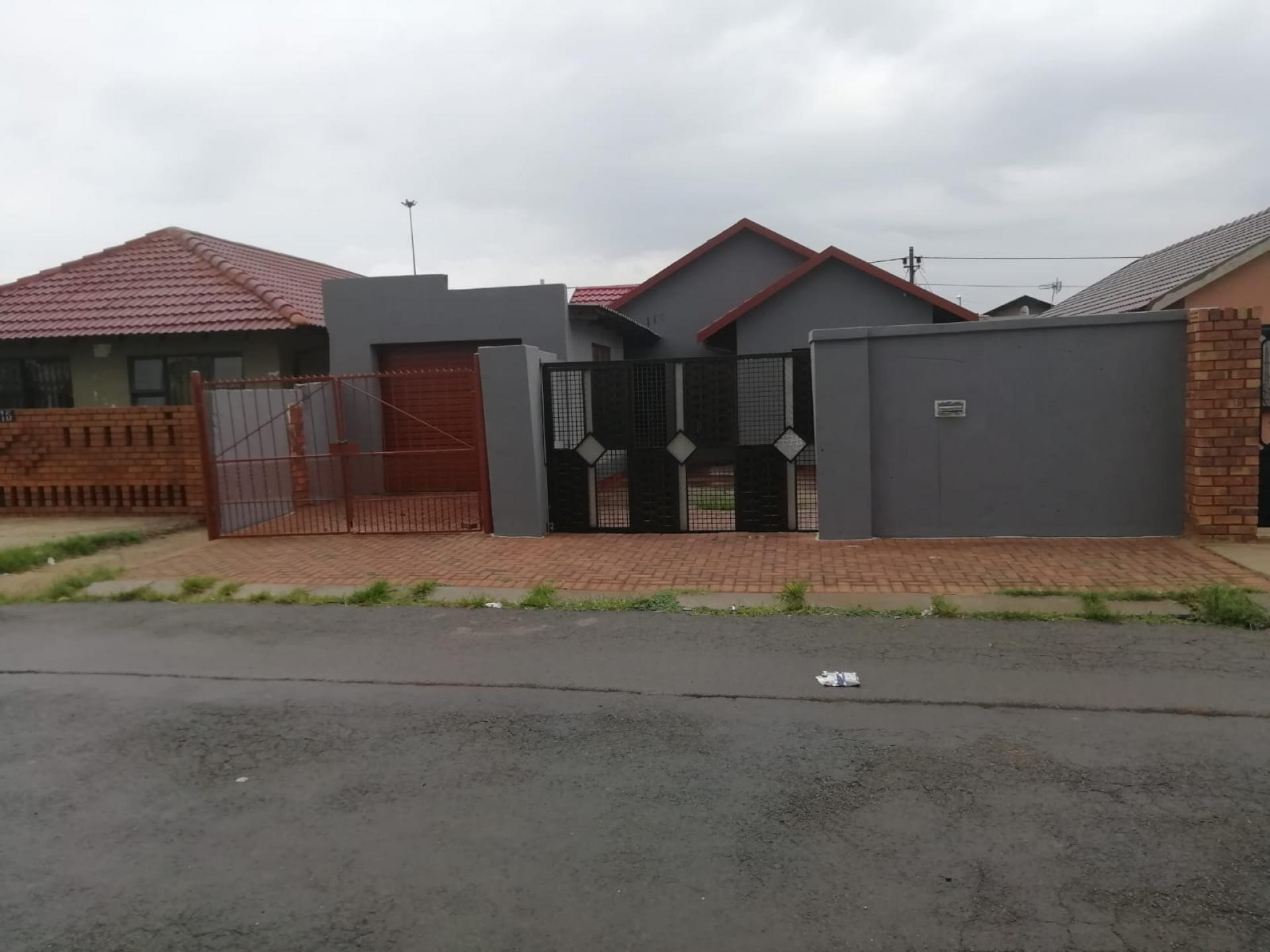 2 Bedroom House for Sale For Sale in Zola MR439807 MyRoo