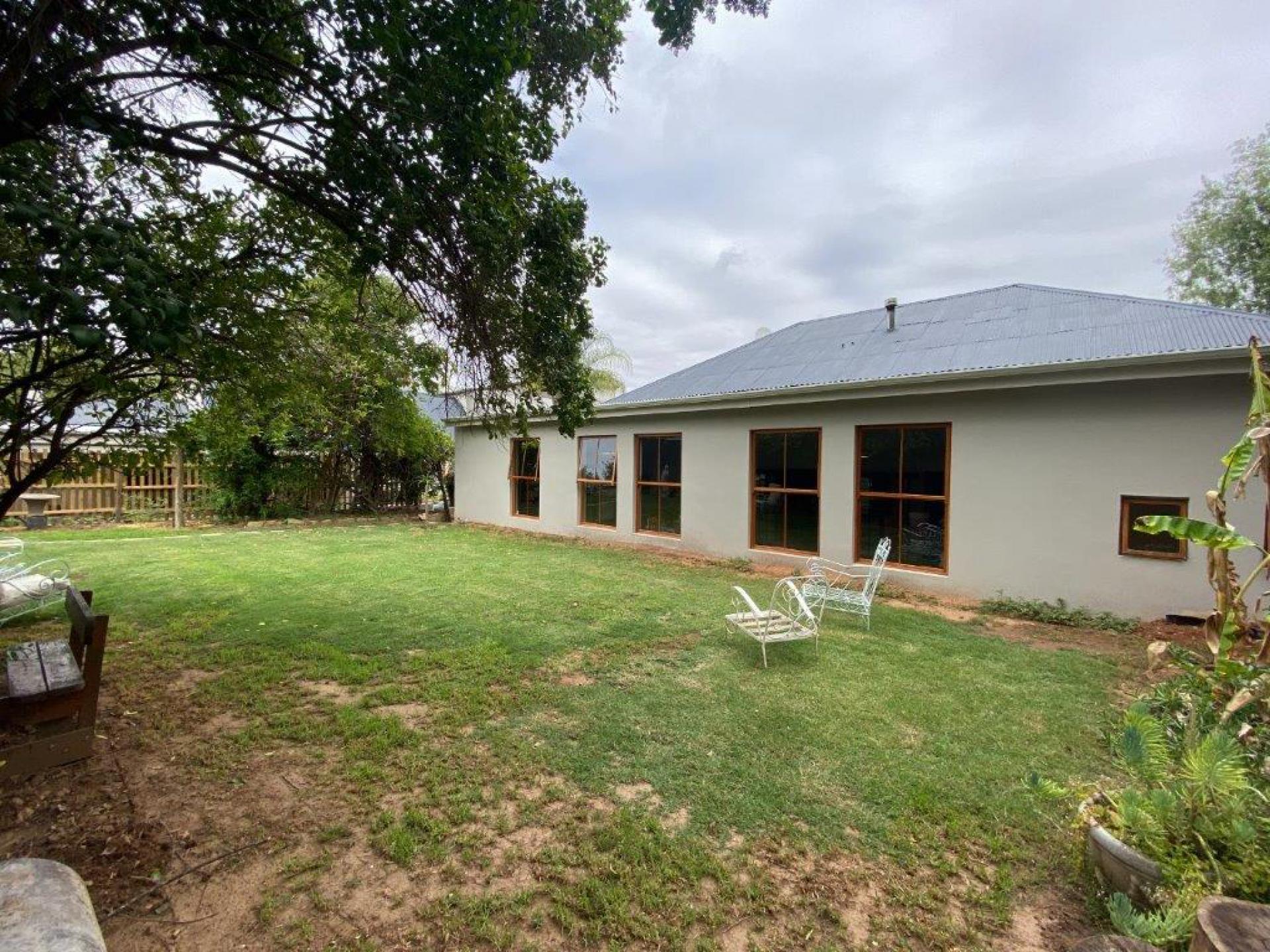 10 Bedroom Guest House for Sale For Sale in Oudtshoorn MR4