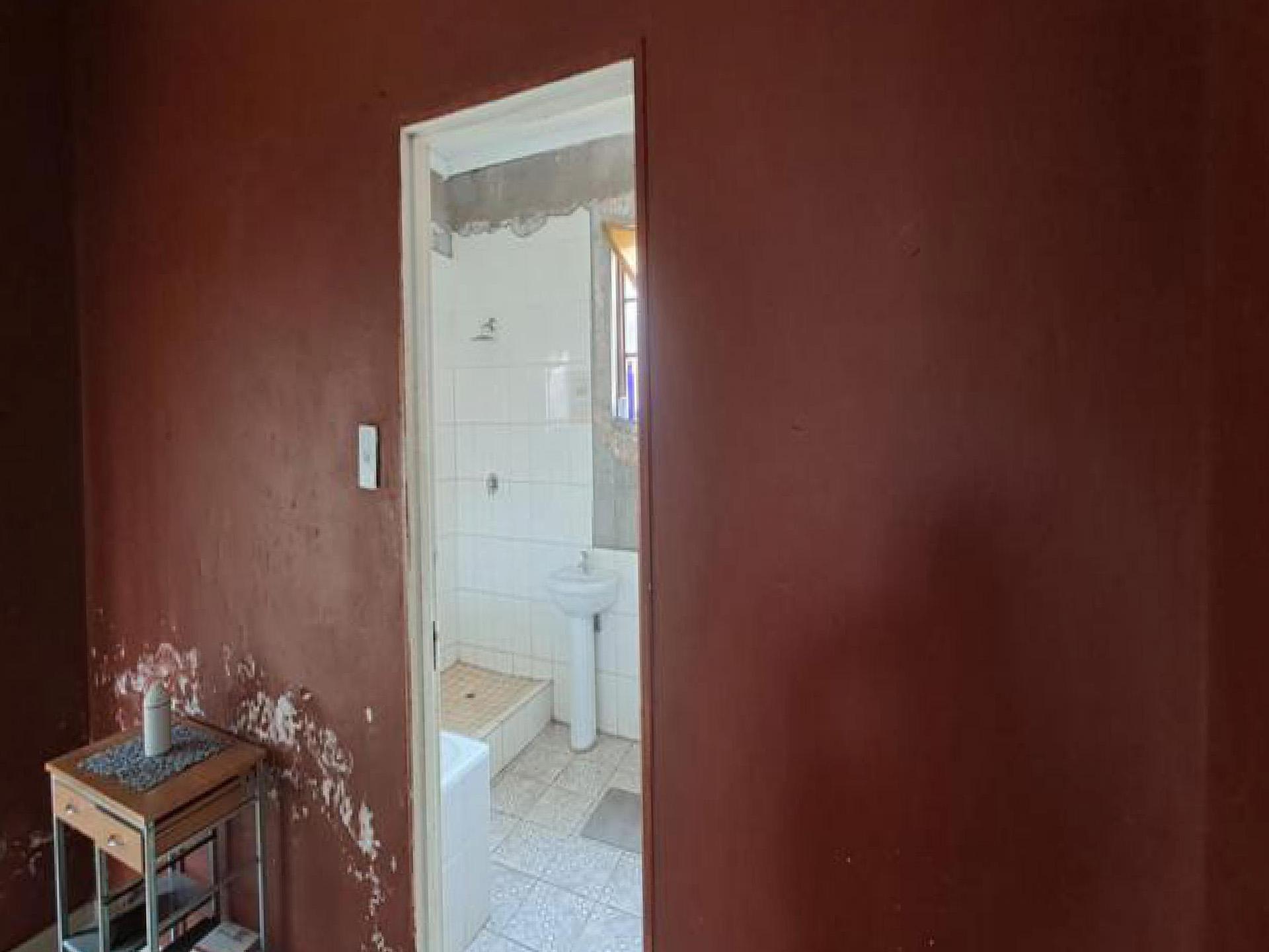 Bed Room 1 of property in Middelburg - MP