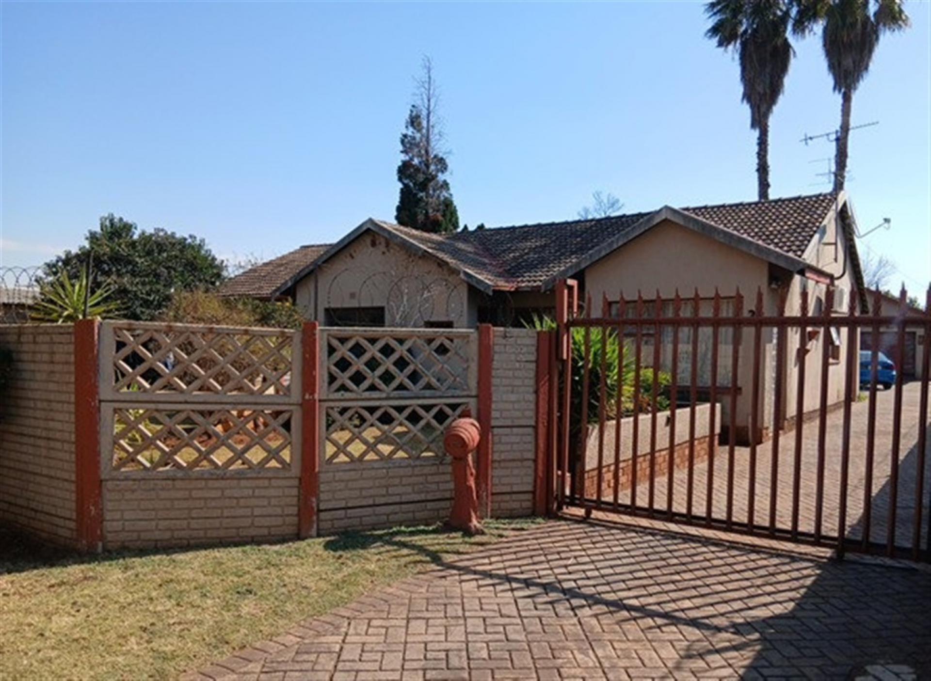 Front View of property in Mayberry Park