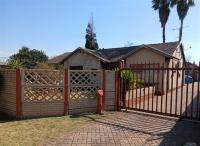 Front View of property in Mayberry Park