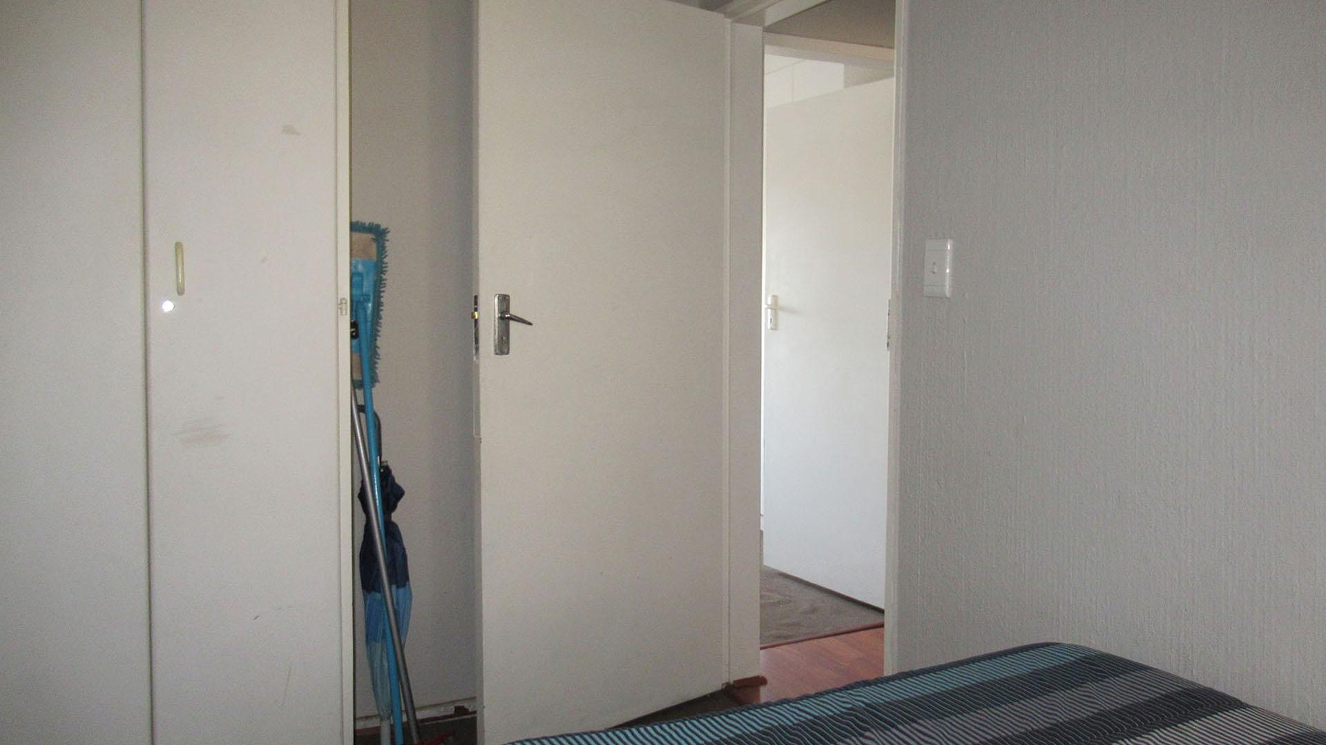 Bed Room 2 - 10 square meters of property in Weltevreden Park